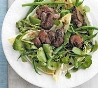 Salade tiède au foie de veau laqué au miel