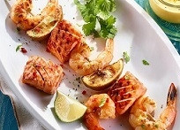 Brochettes de saumon et de crevettes